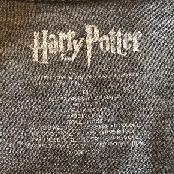 Harry Potter Hogwarts logo graphic tee shirt - Picture 7 of 7